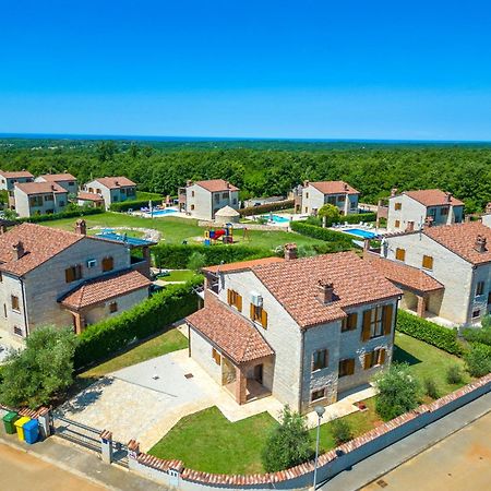 Villa 9 Mani Butkovici  ภายนอก รูปภาพ