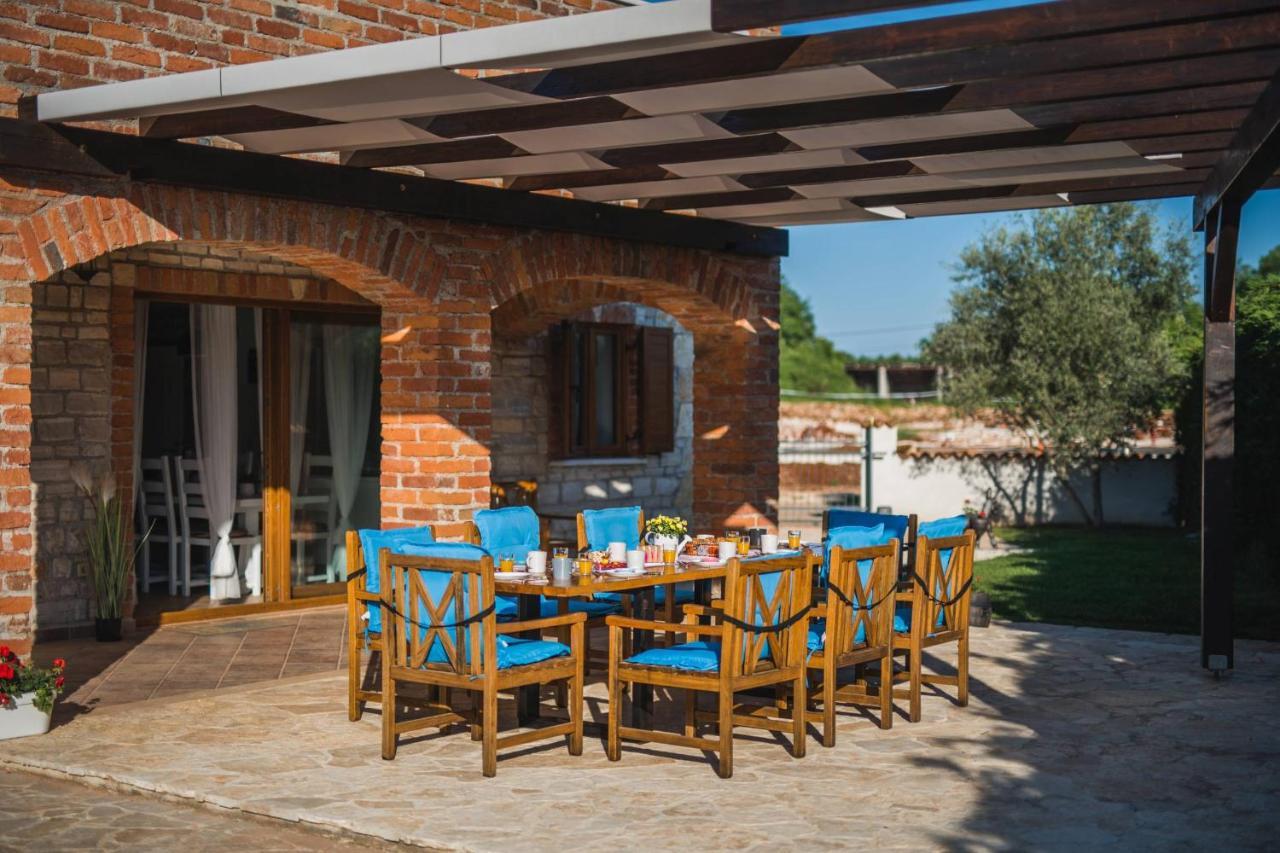 Villa 9 Mani Butkovici  ภายนอก รูปภาพ