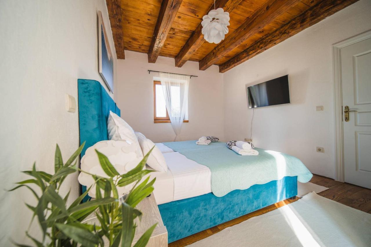 Villa 9 Mani Butkovici  ภายนอก รูปภาพ