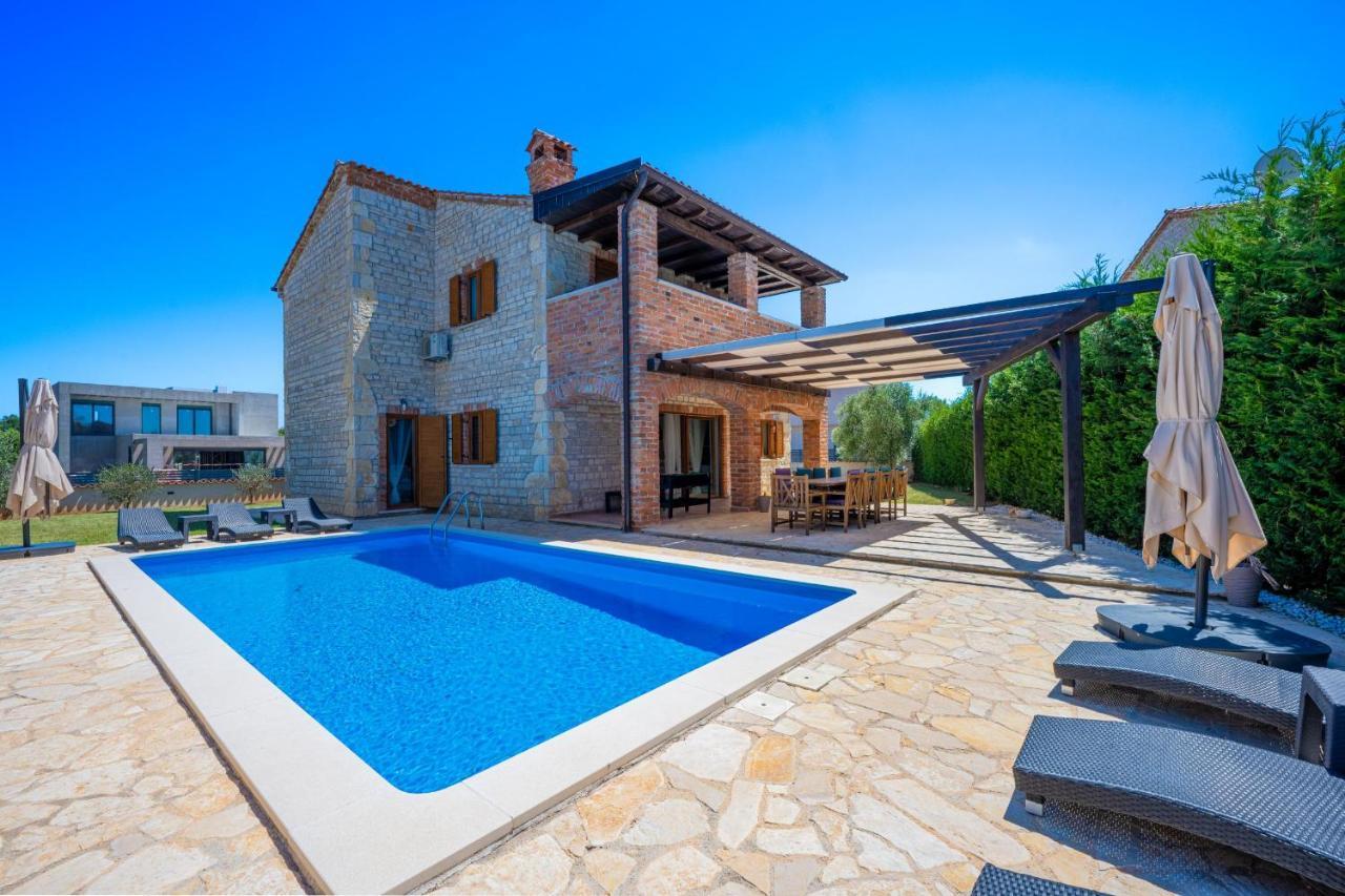 Villa 9 Mani Butkovici  ภายนอก รูปภาพ
