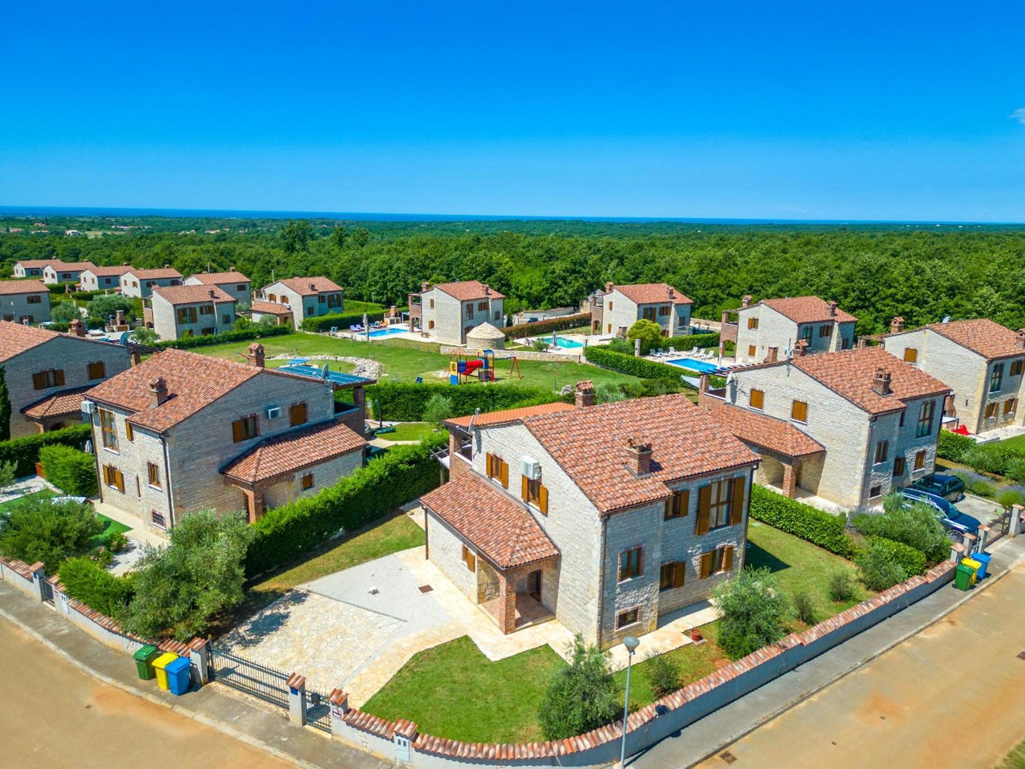 Villa 9 Mani Butkovici  ภายนอก รูปภาพ