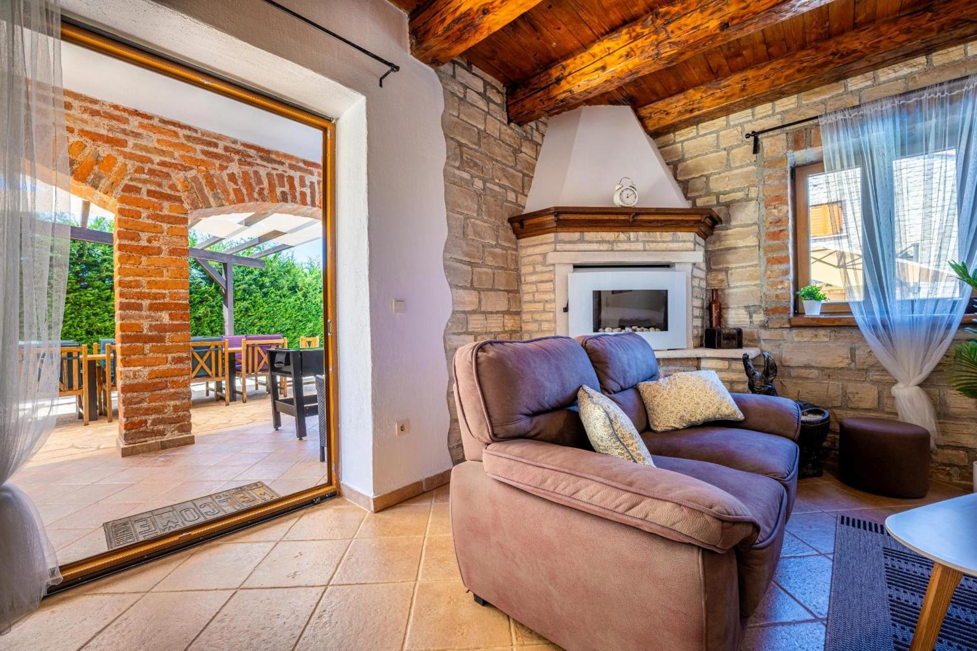 Villa 9 Mani Butkovici  ภายนอก รูปภาพ