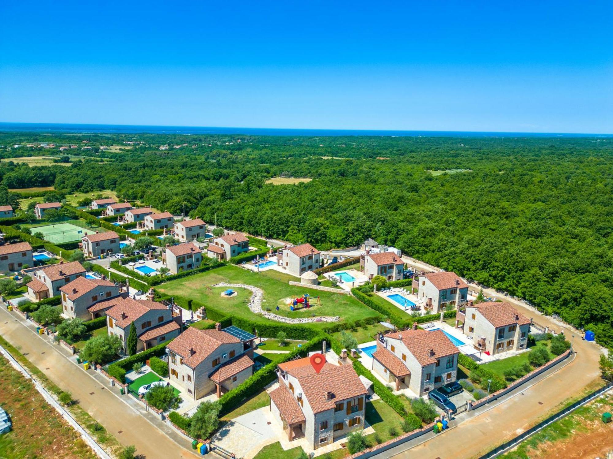Villa 9 Mani Butkovici  ภายนอก รูปภาพ