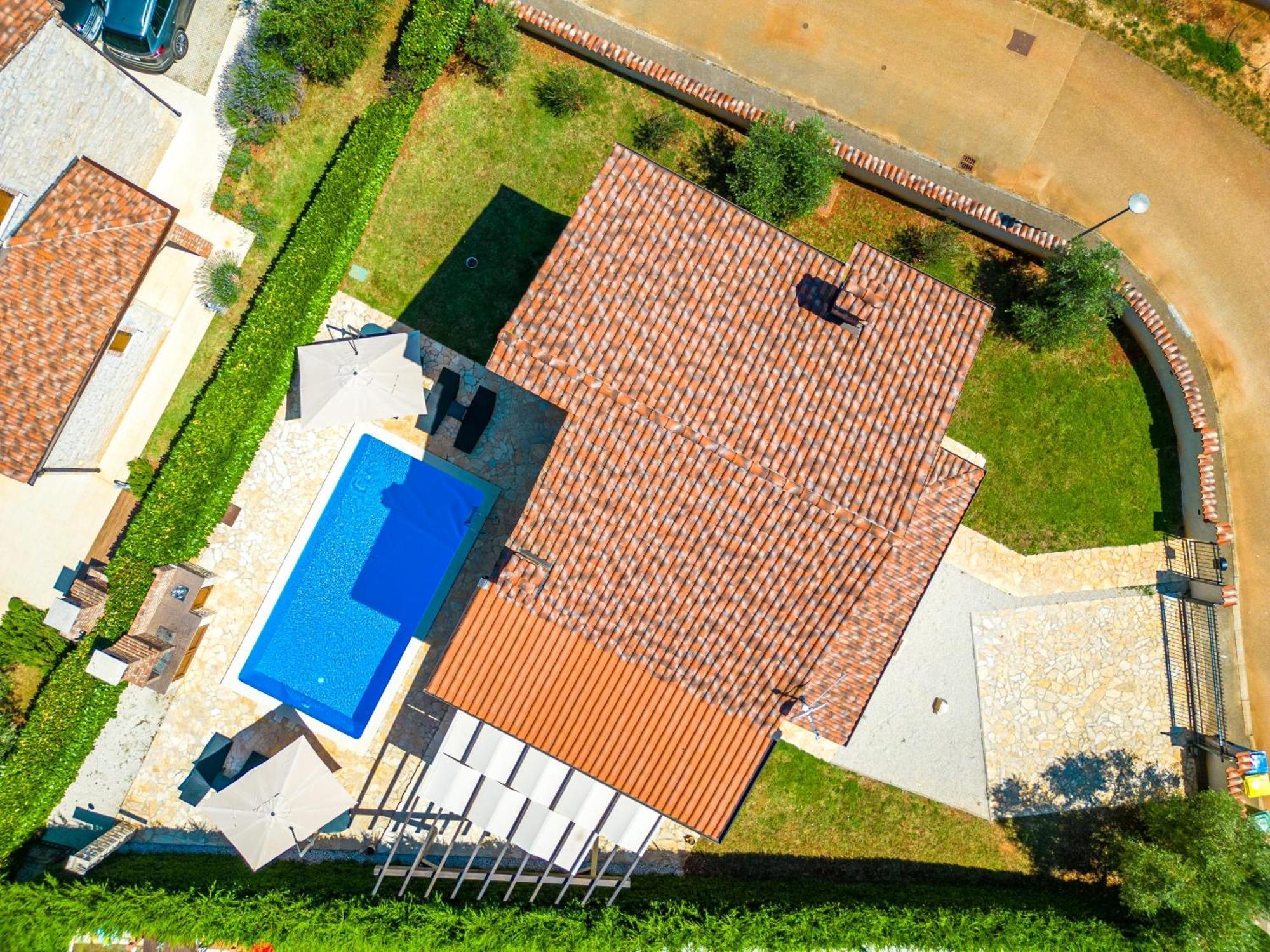 Villa 9 Mani Butkovici  ภายนอก รูปภาพ
